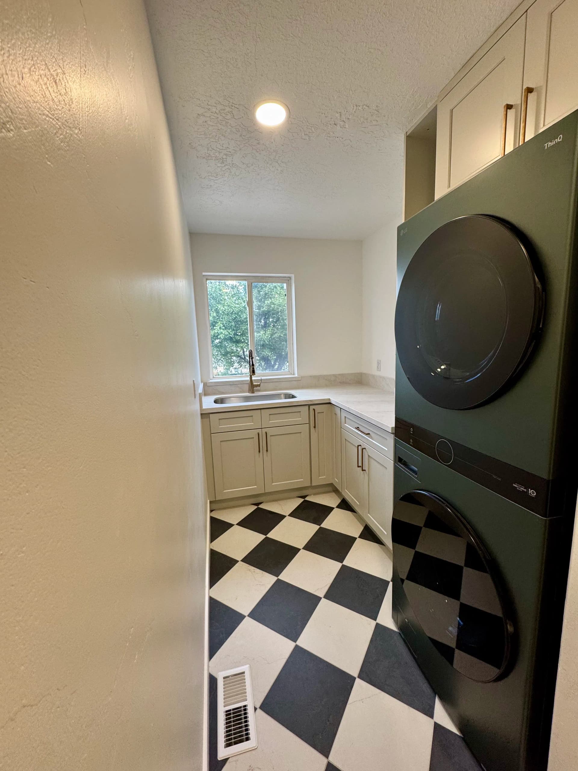 Gallery photos for Kitchen and Laundry Room Remodel That Changed the Whole House: Image #6
