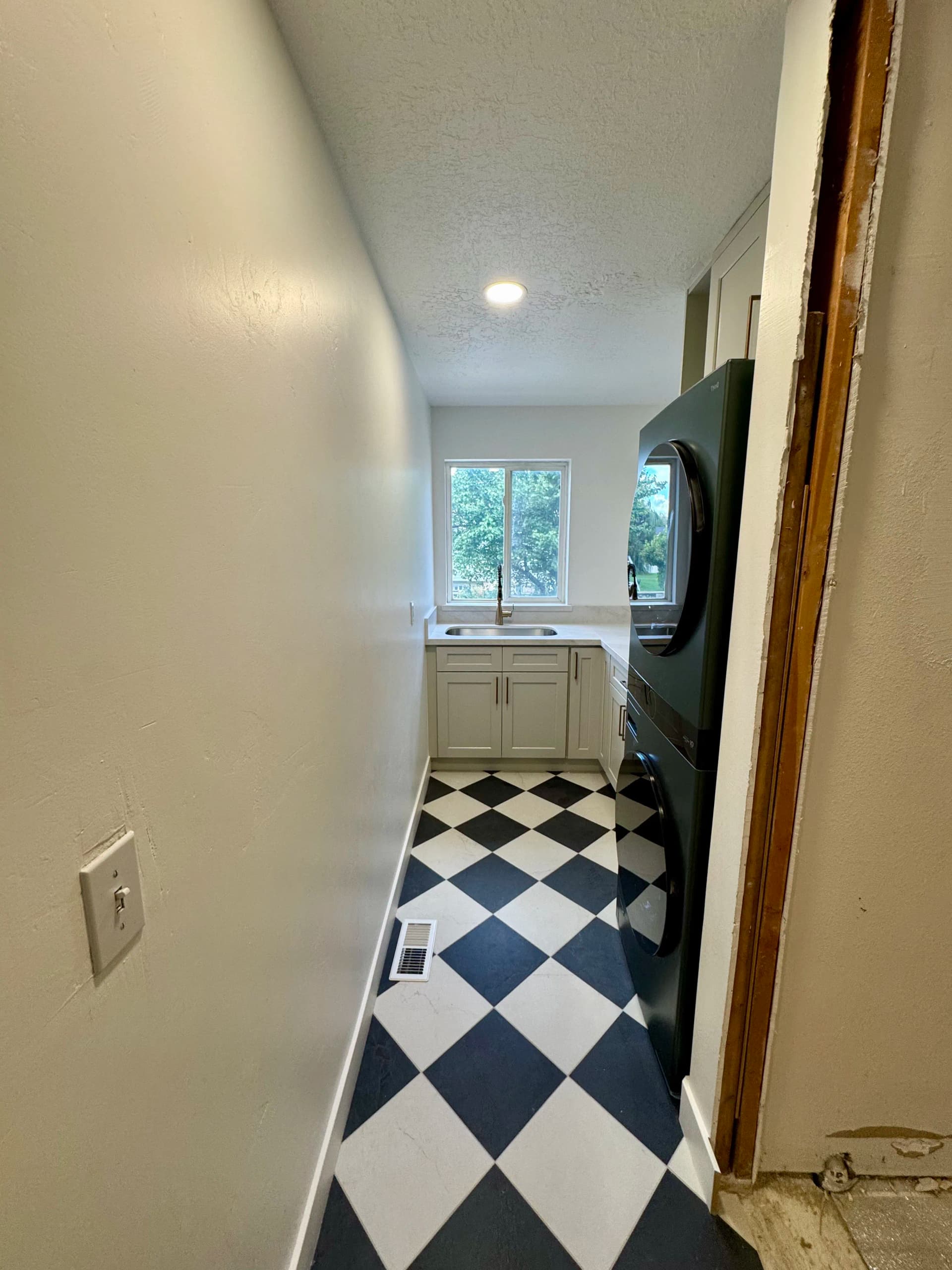 Gallery photos for Kitchen and Laundry Room Remodel That Changed the Whole House: Image #5