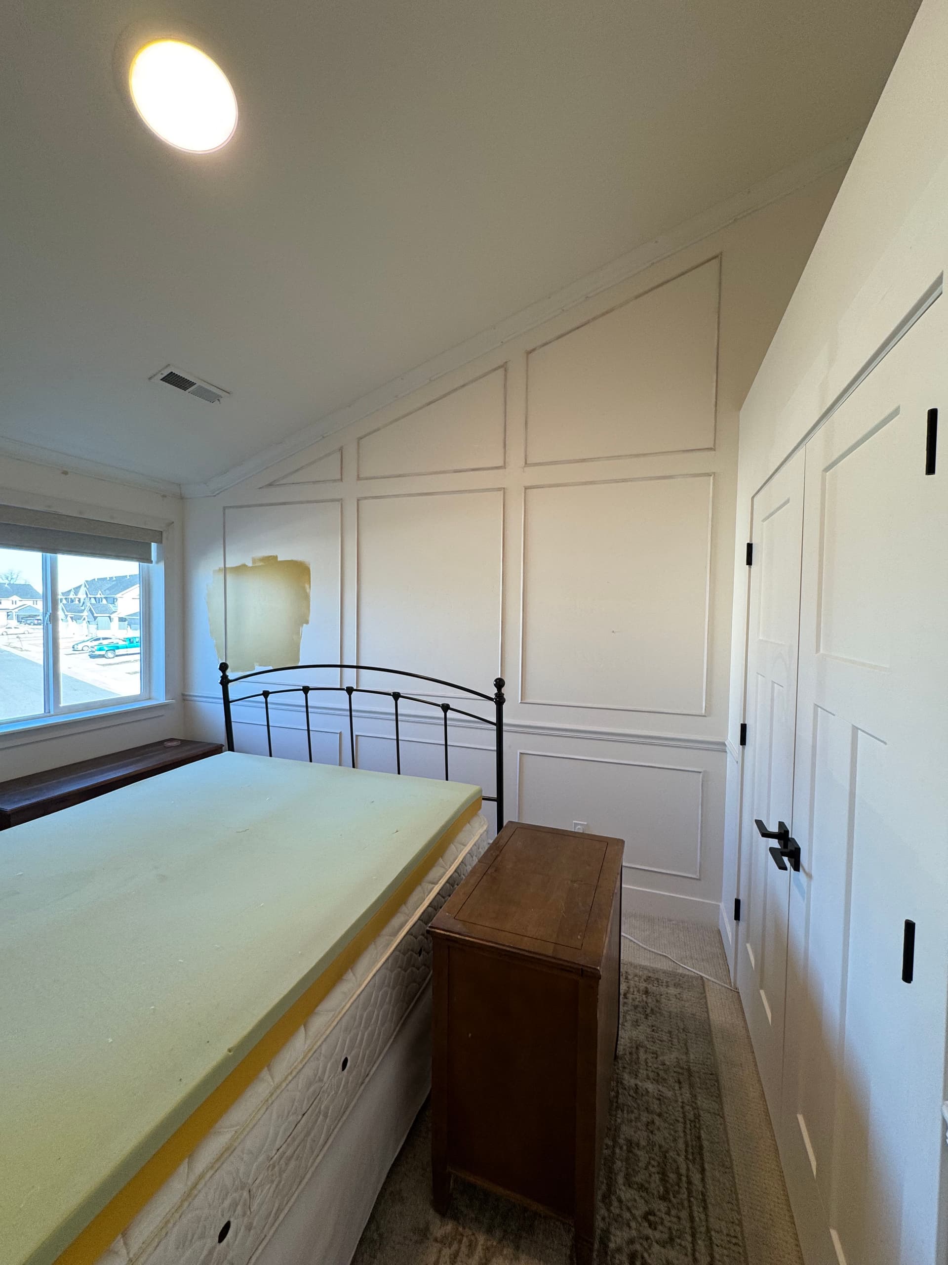 Gallery photos for Elegant Finish Carpentry in Bedroom Makeover: Image #2